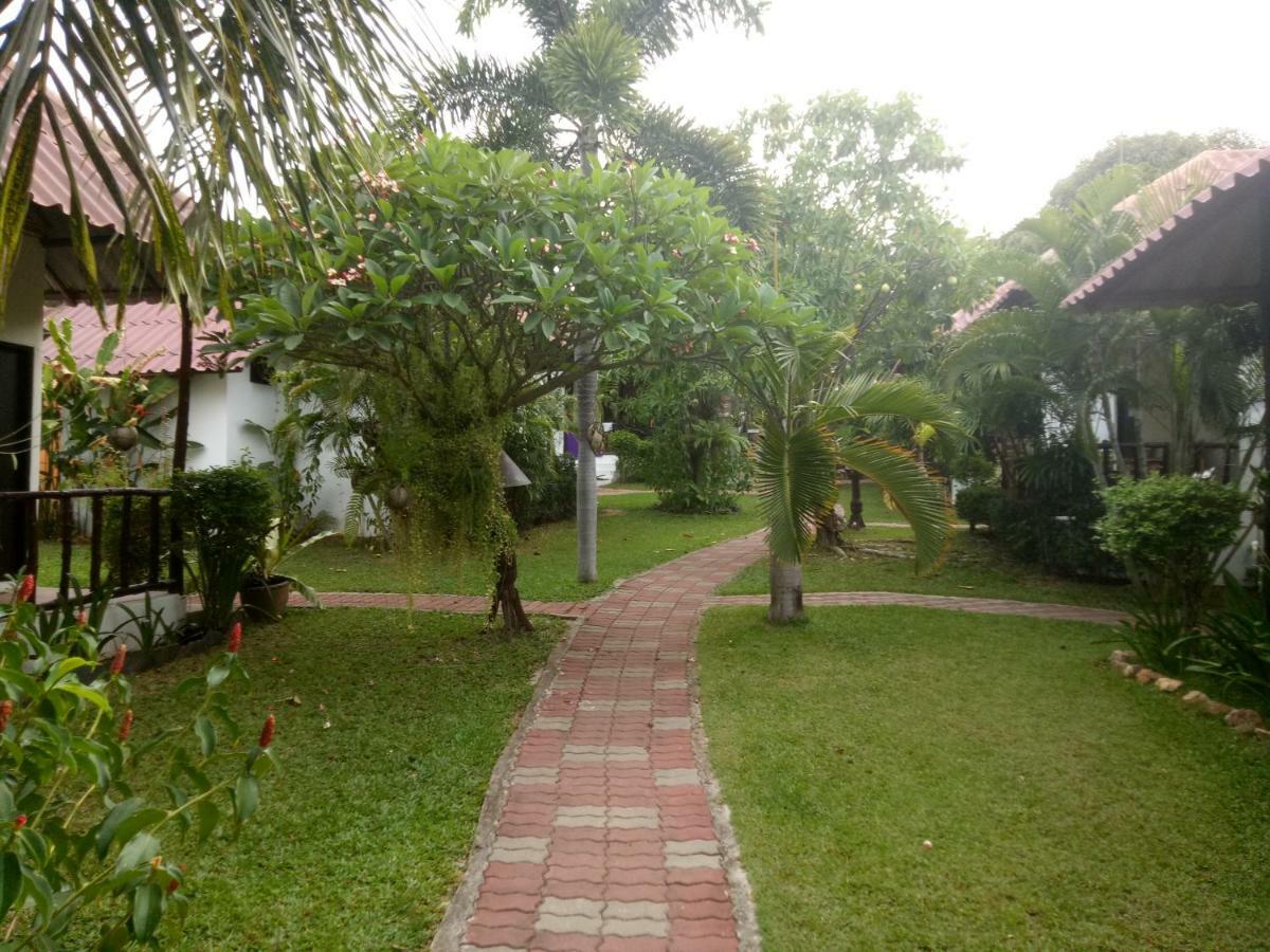 Bee Nat Garden Resort Bang Rak Beach  Exterior photo
